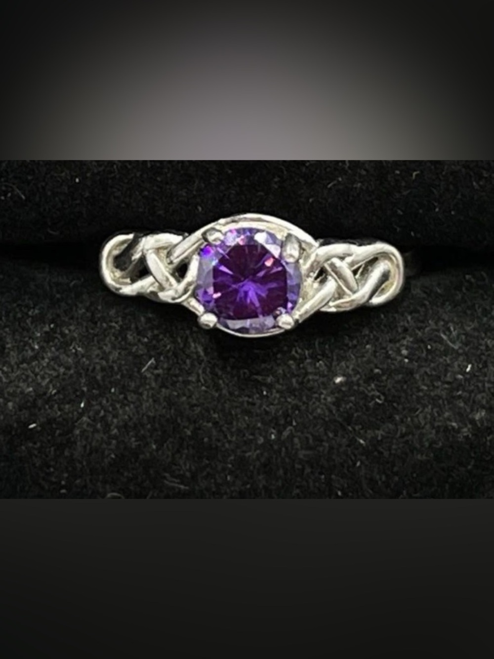 925 Sterling Silver Ring Round-cut Amethyst Stone Within a Celtic Knot Size 6.5